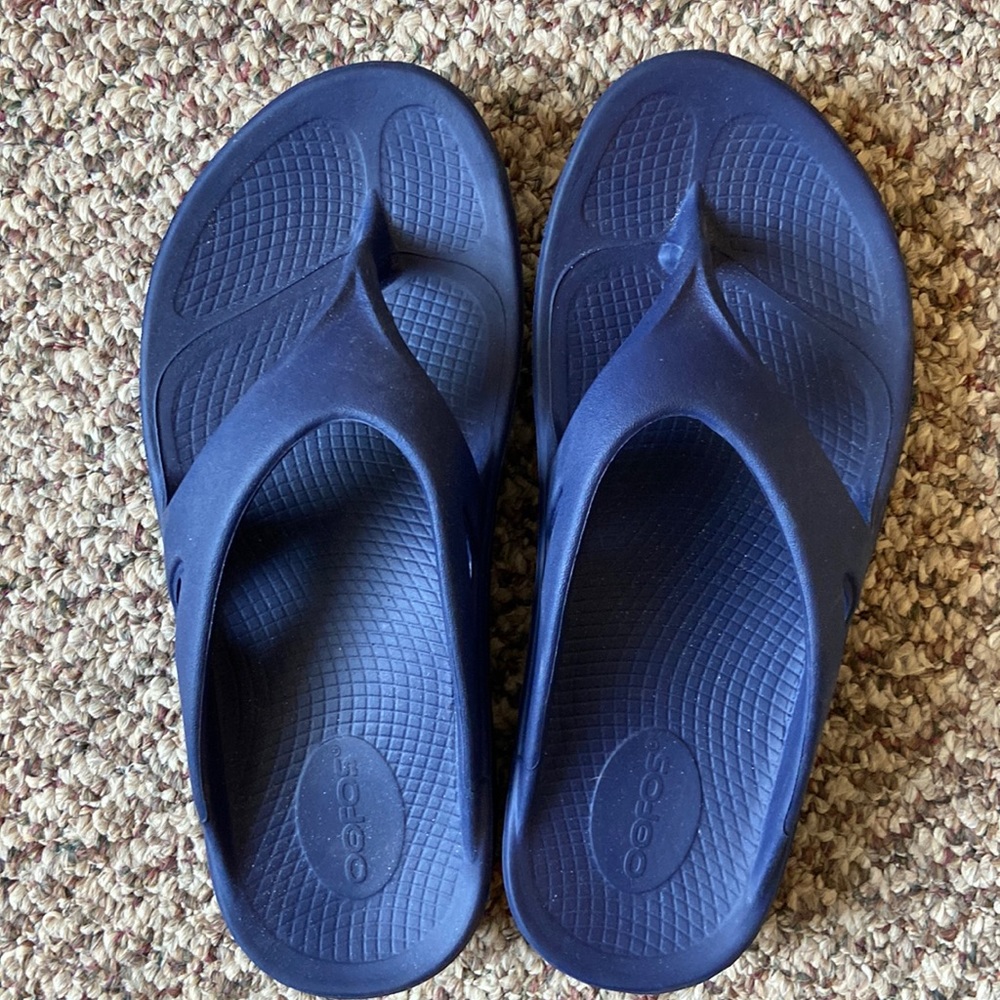 Oofos recovery sandals